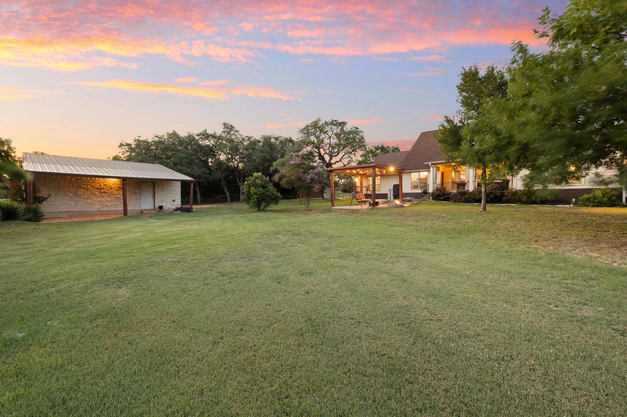 781 Woodland Dr, Driftwood, TX 78619
