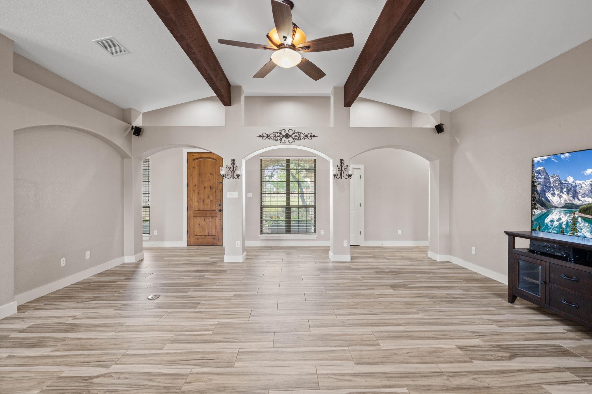 781 Woodland Dr, Driftwood, TX 78619