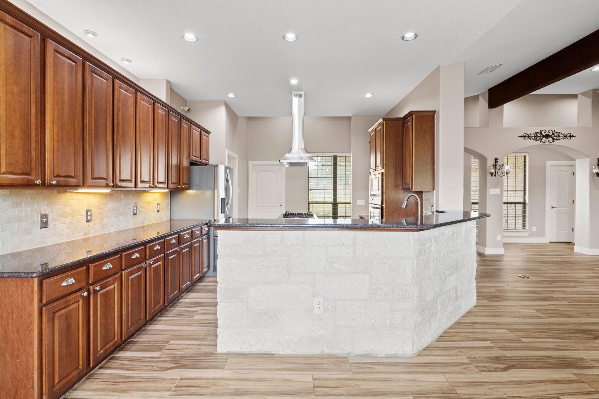 781 Woodland Dr, Driftwood, TX 78619