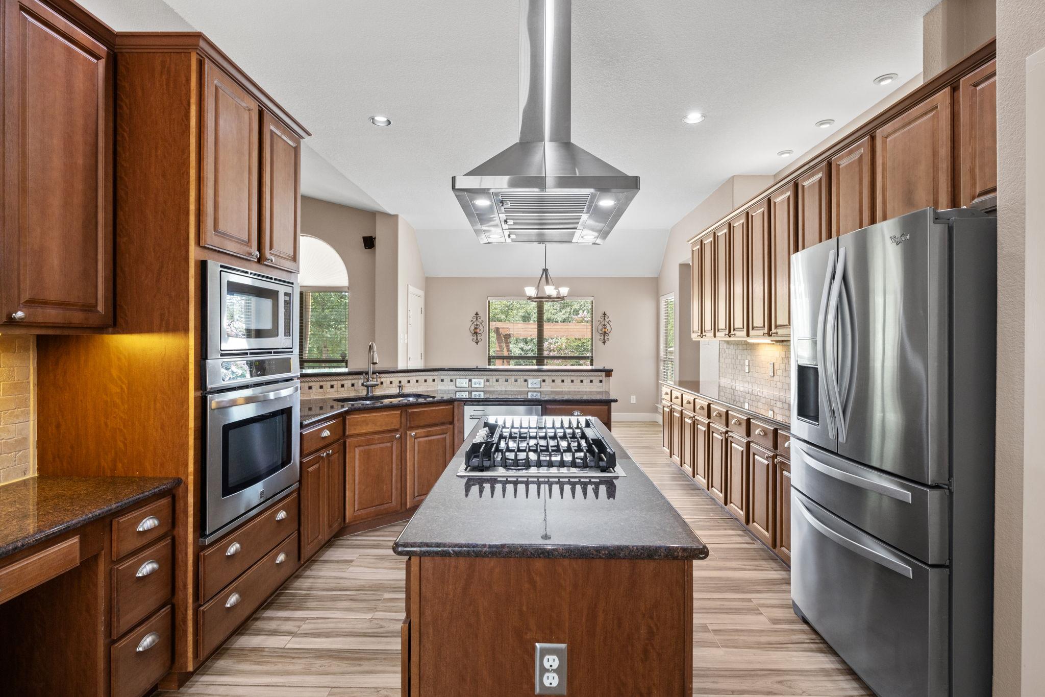 781 Woodland Dr, Driftwood, TX 78619