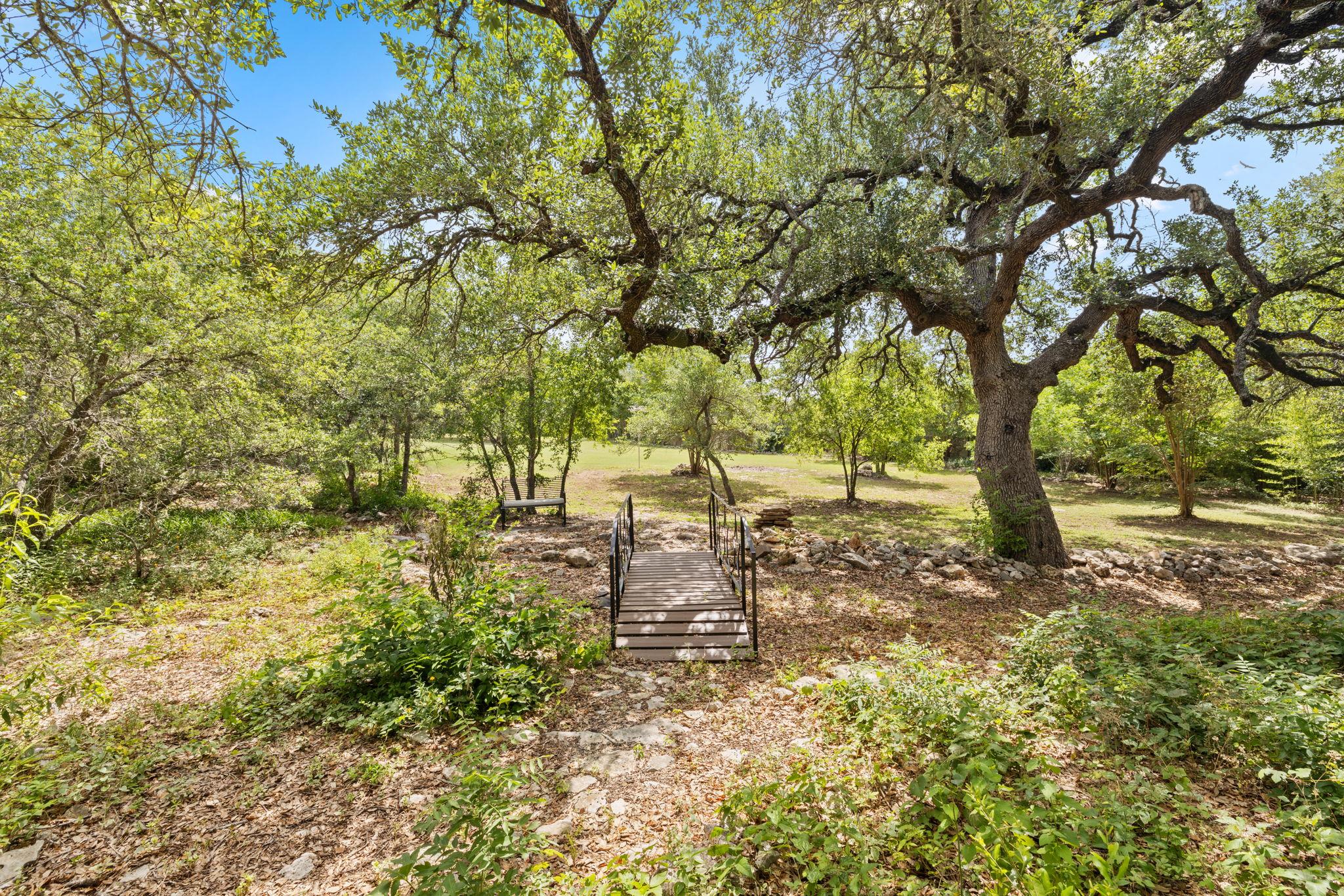 781 Woodland Dr, Driftwood, TX 78619