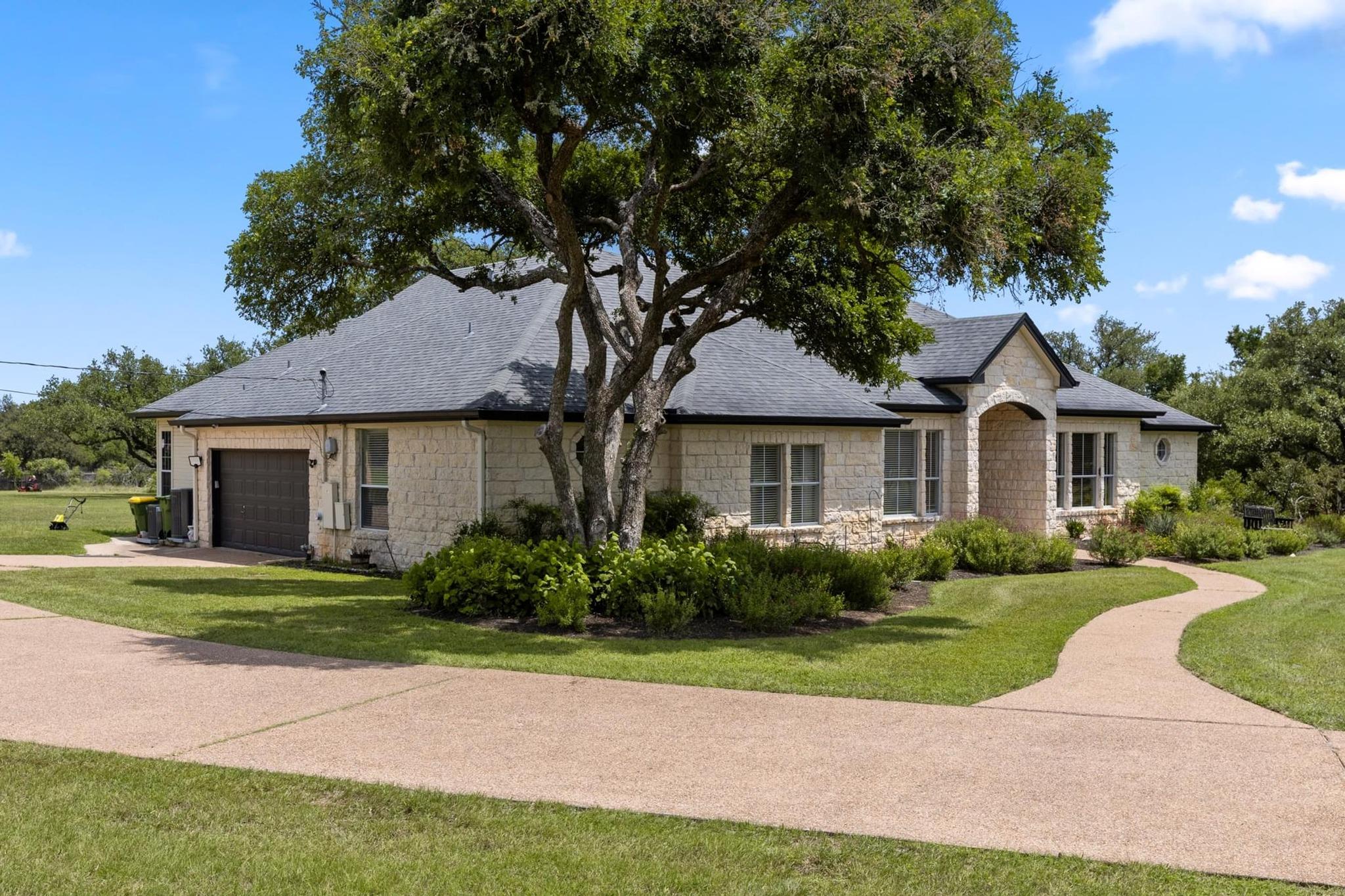 420 Oak Forest Dr, Buda, TX 78610