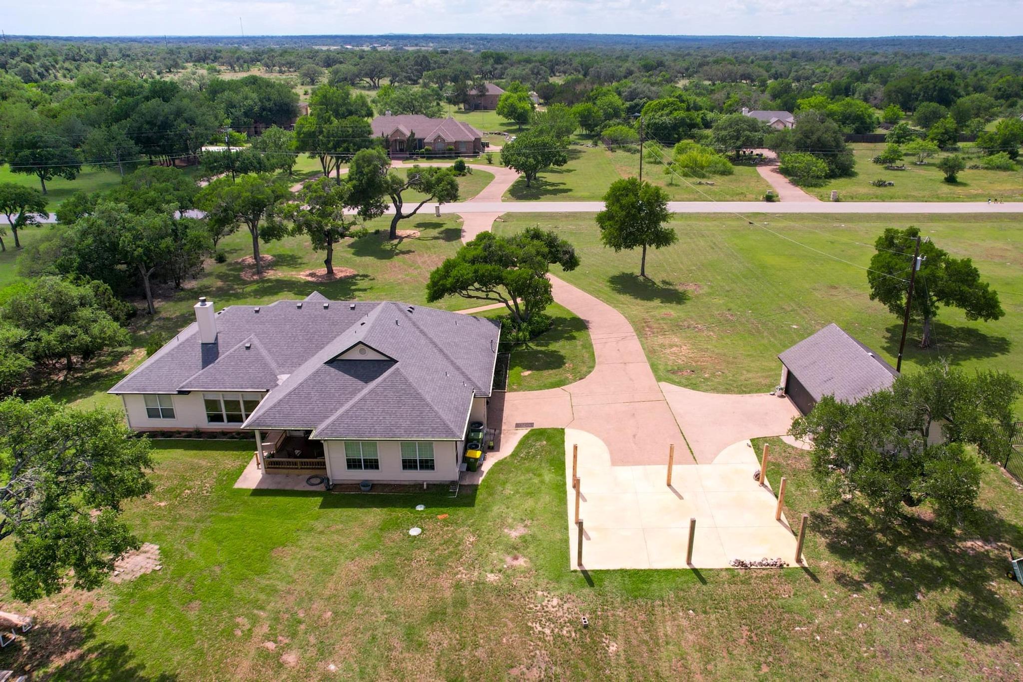 420 Oak Forest Dr, Buda, TX 78610