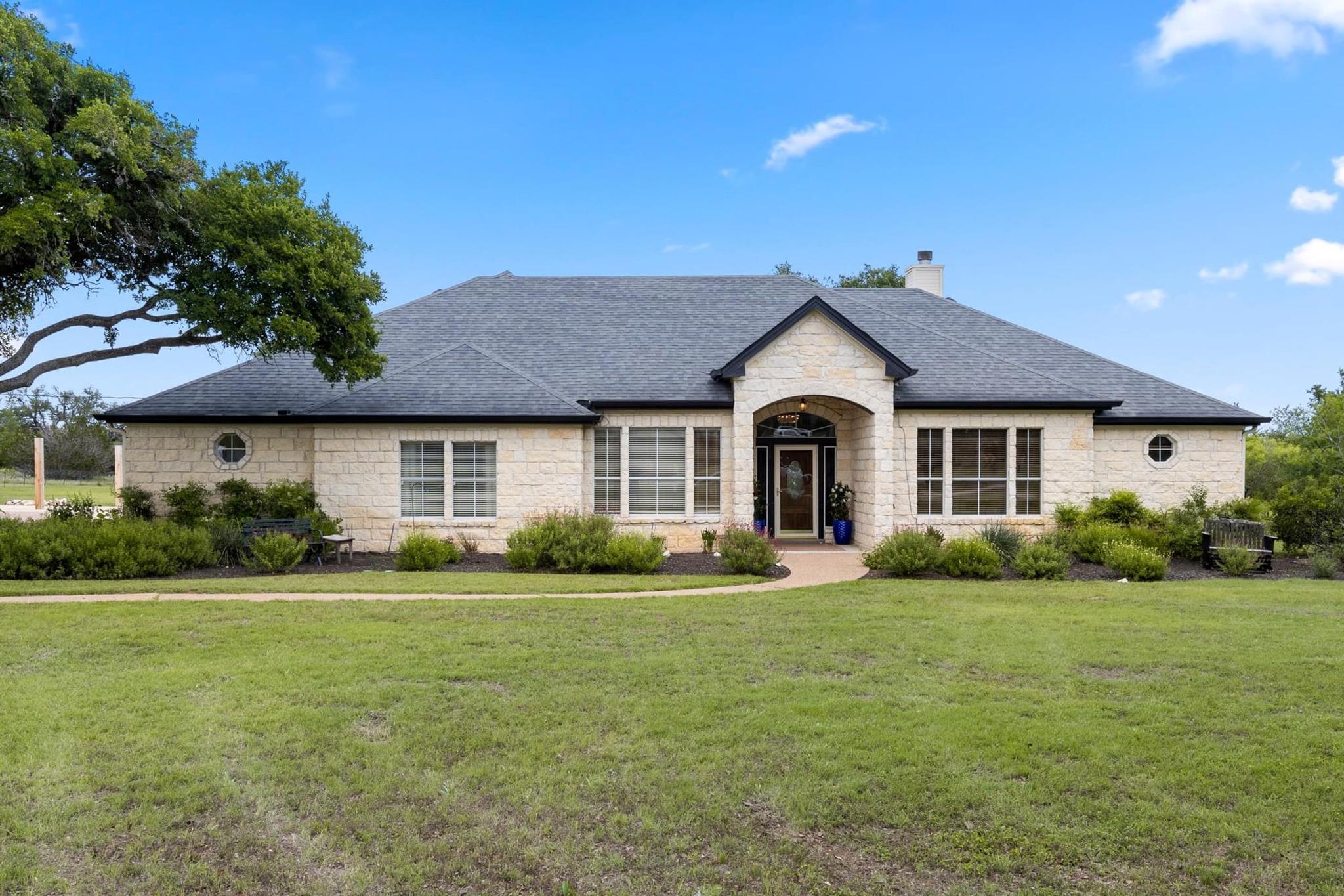 420 Oak Forest Dr, Buda, TX 78610