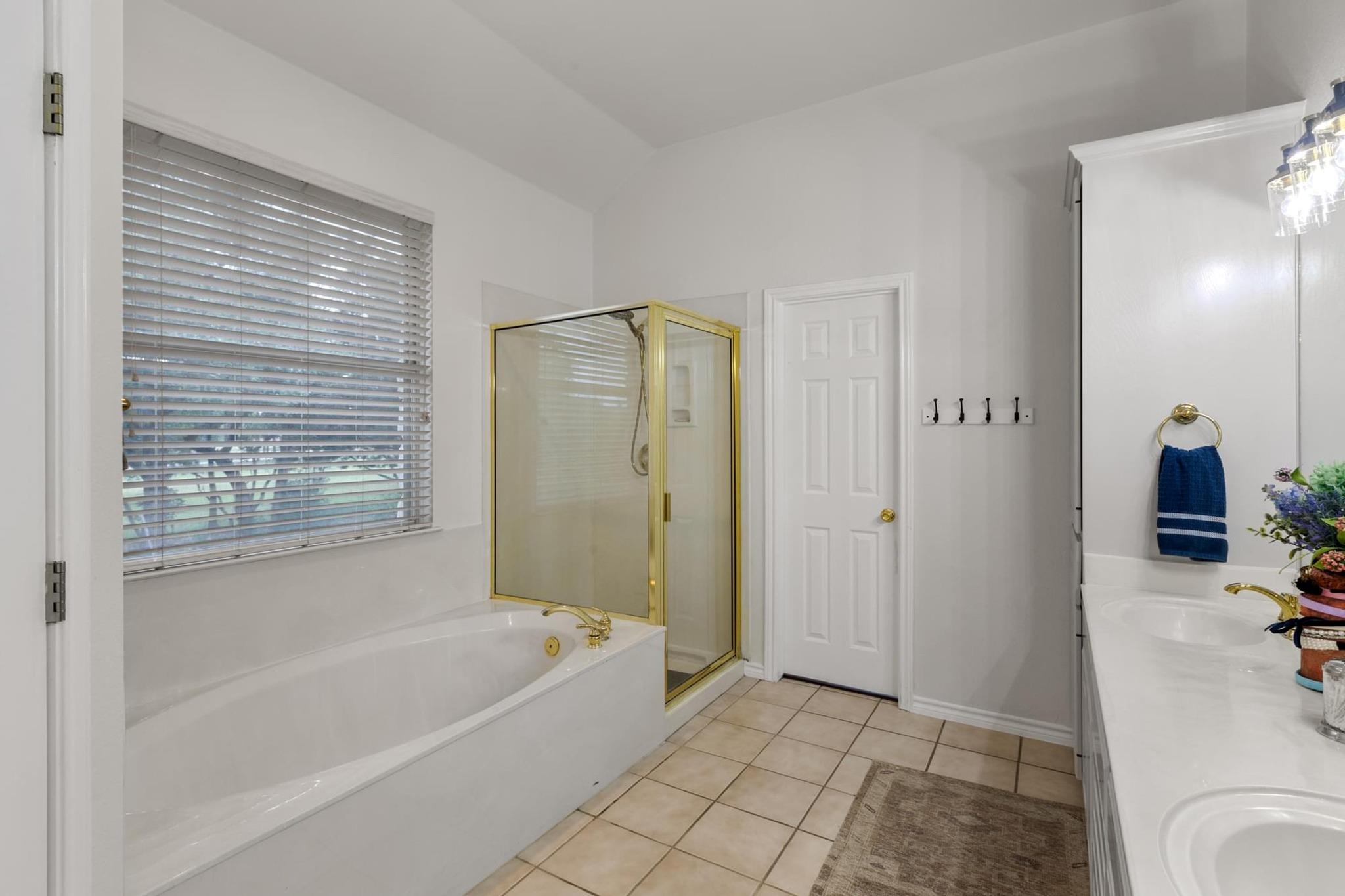 420 Oak Forest Dr, Buda, TX 78610
