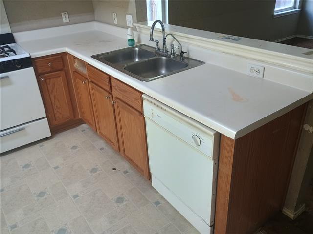 506 Garrett Ct, Hutto, TX 78634