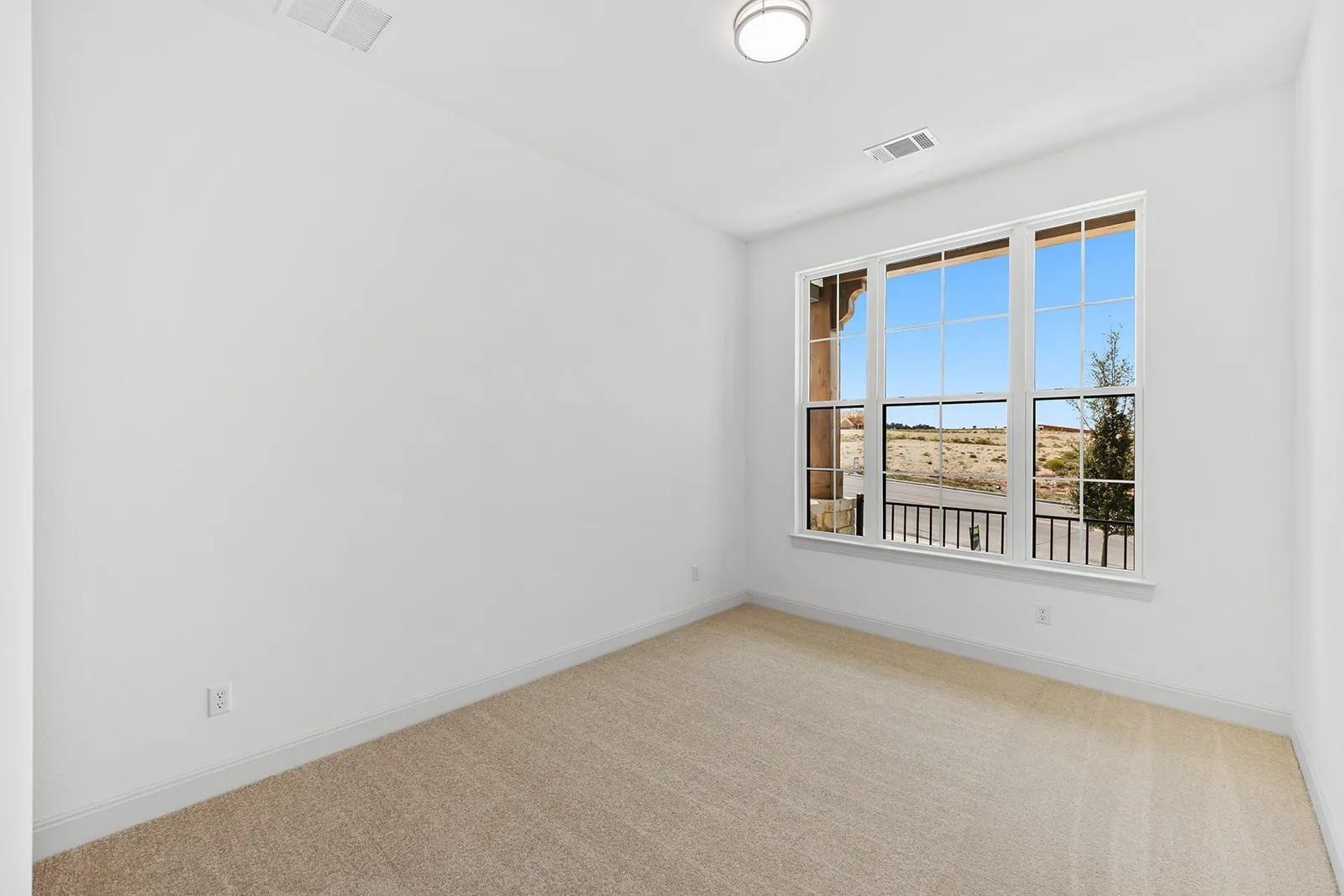 905 South Hemingway Loop, Liberty Hill, TX 78642