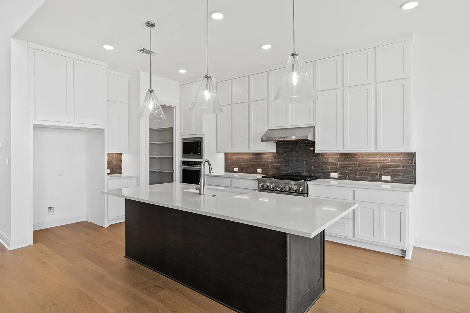 905 South Hemingway Loop, Liberty Hill, TX 78642