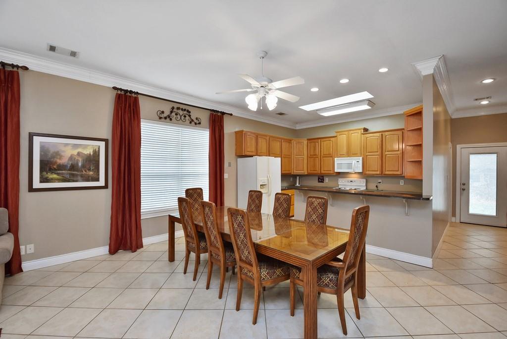 208 E 20th St, Cameron, TX 76520