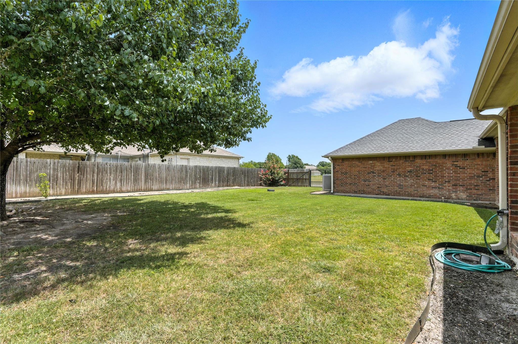 100 Davis Ct, Thorndale, TX 76577
