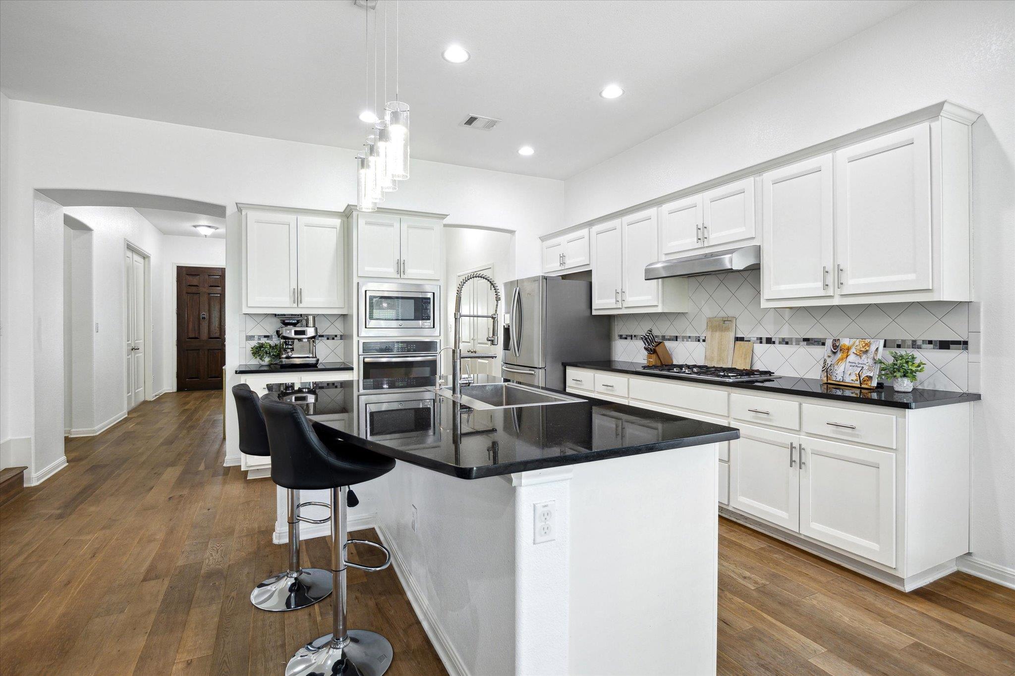 2216 Lookout Knoll Dr, Leander, TX 78641