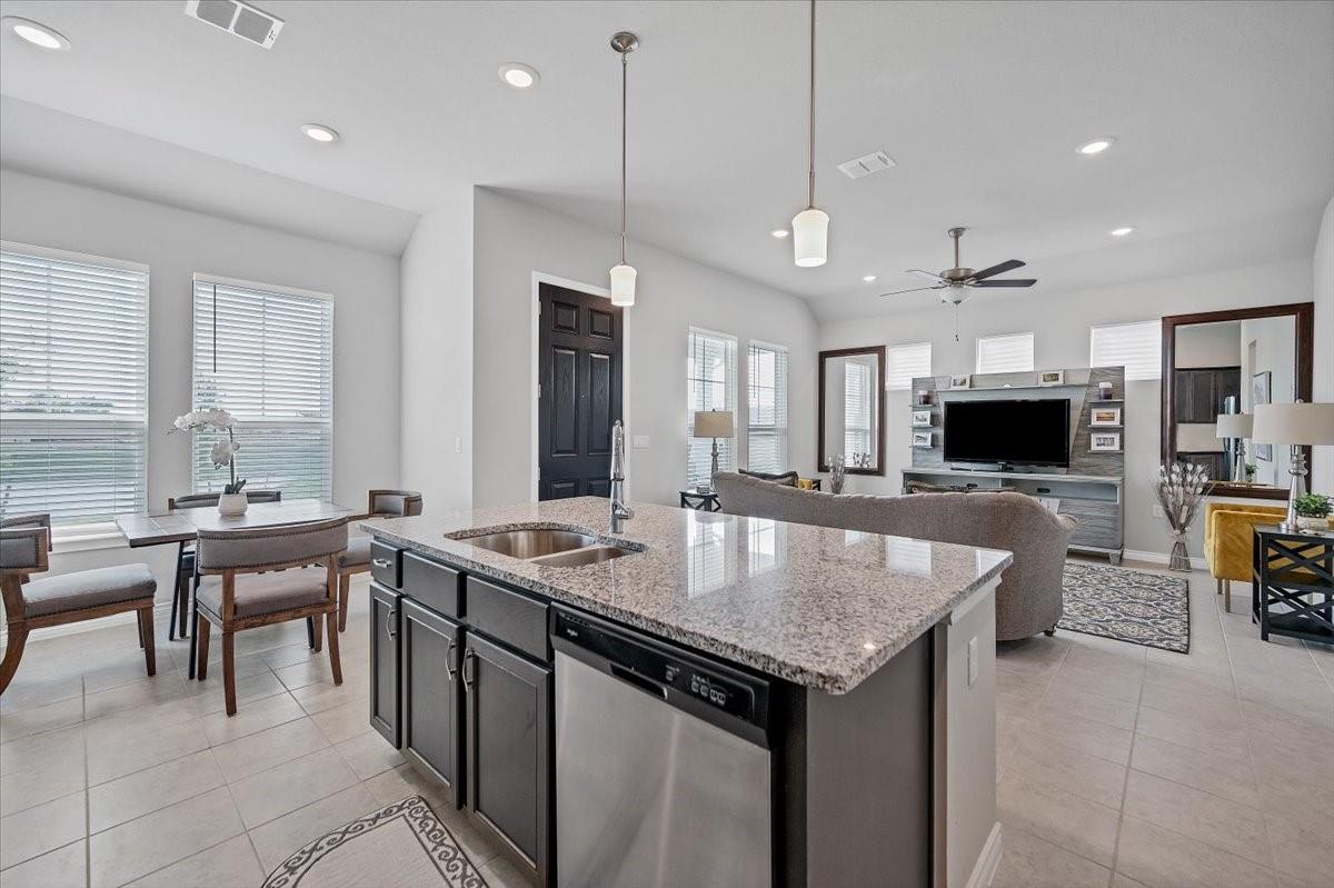 125 Harborside Dr # 102, San Marcos, TX 78666