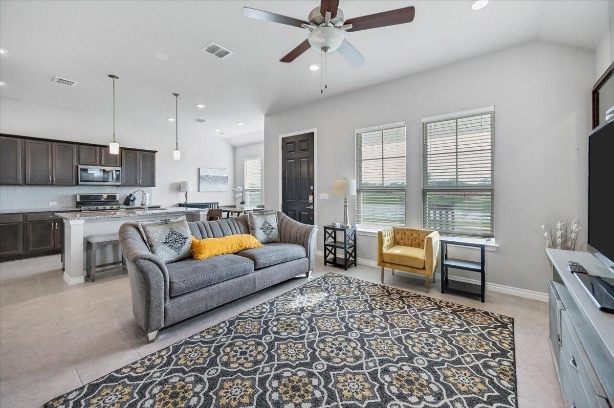125 Harborside Dr # 102, San Marcos, TX 78666
