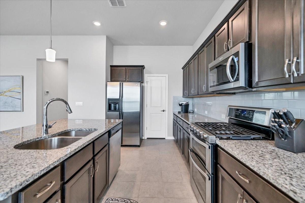 125 Harborside Dr # 102, San Marcos, TX 78666