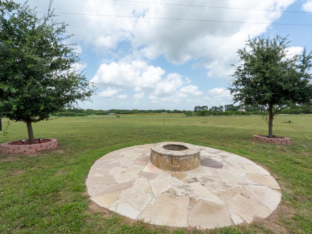 4220 Old McMahan Rd, Lockhart, TX 78644