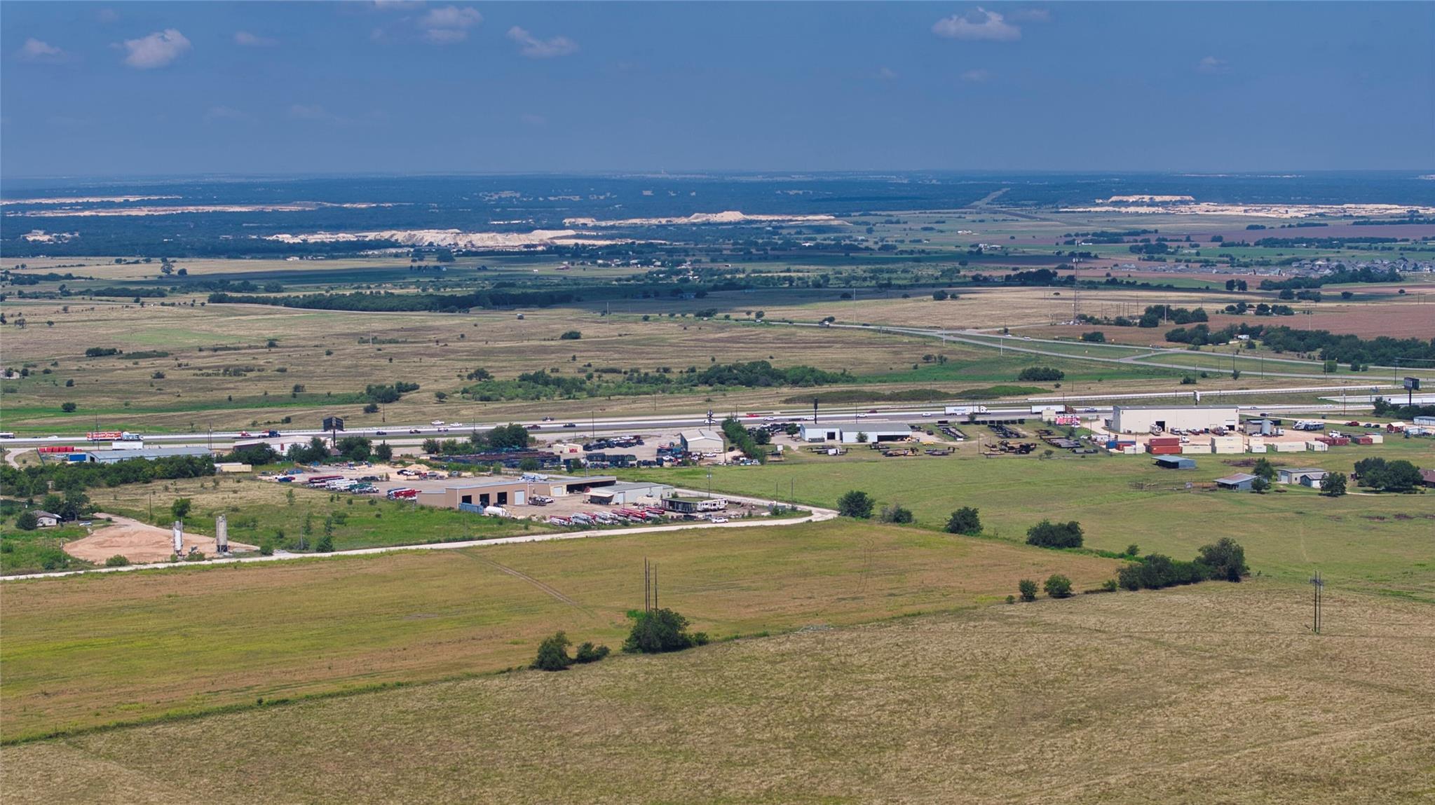 35 IH, Jarrell, TX 76537