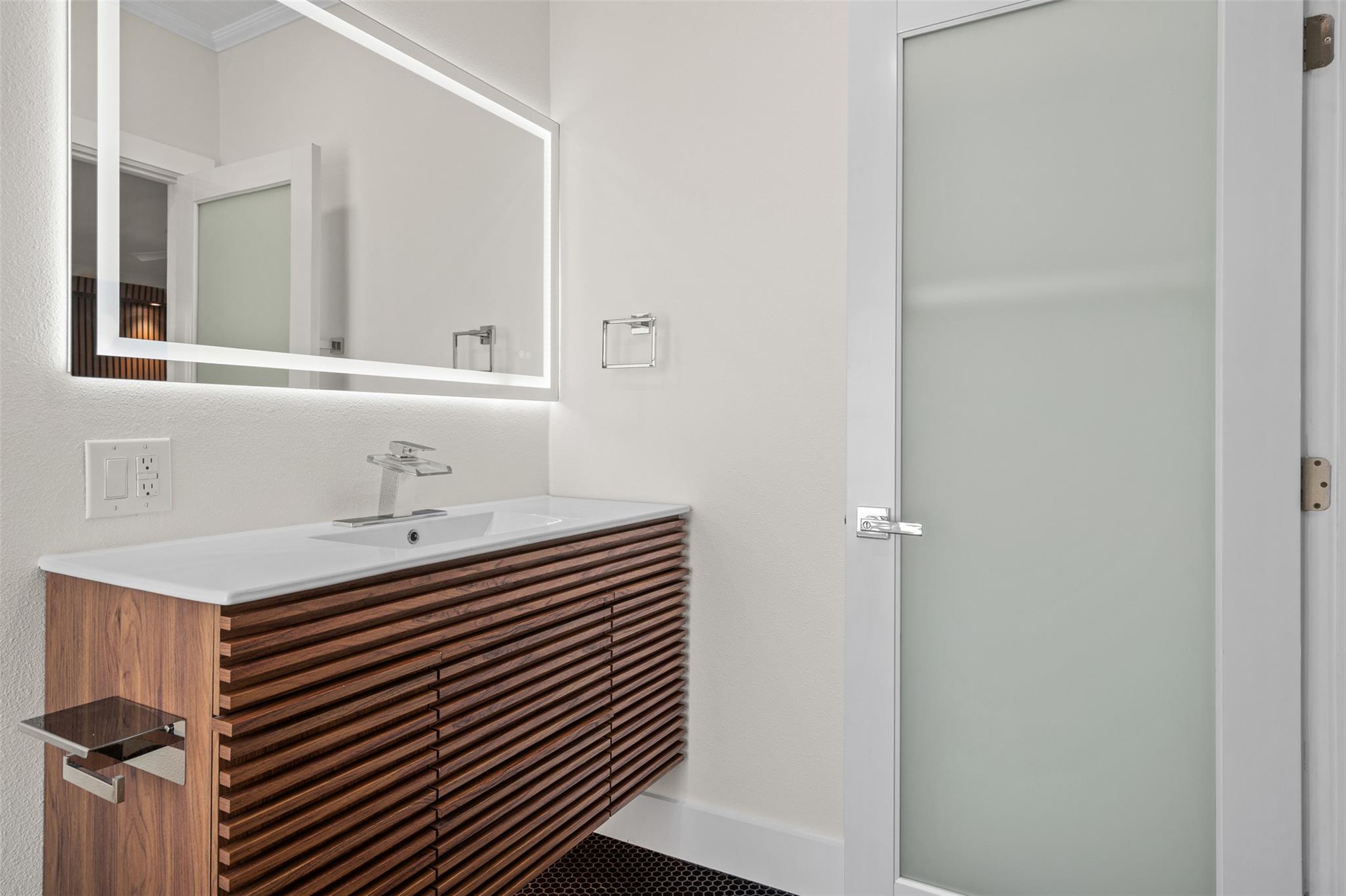 4406 Airport Blvd, Austin, TX 78722