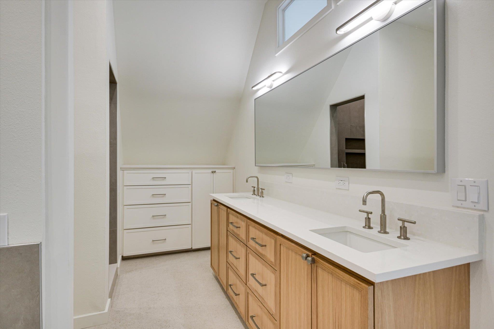 1111 W 12th St # 118, Austin, TX 78703