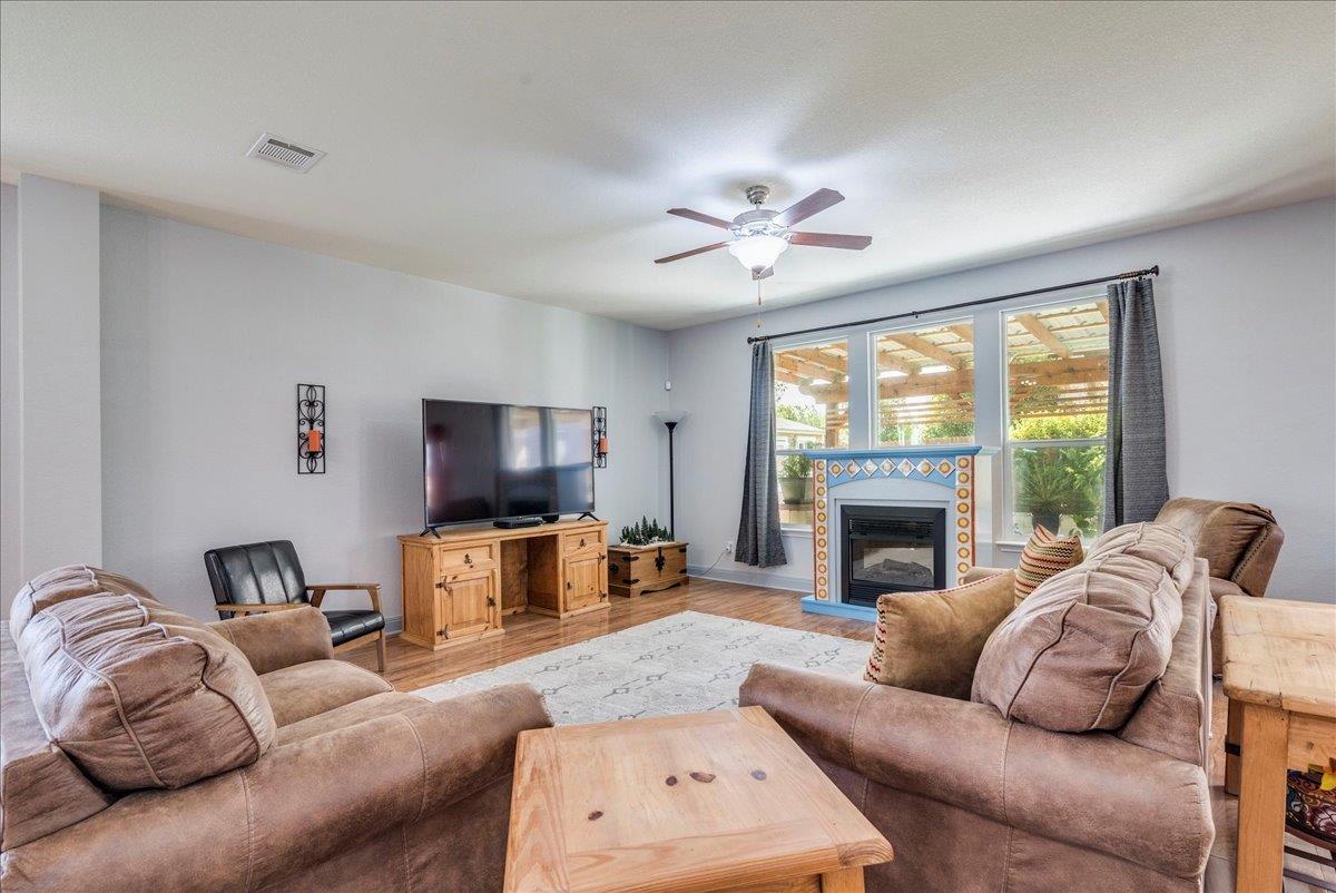 212 Apricot Dr, Kyle, TX 78640
