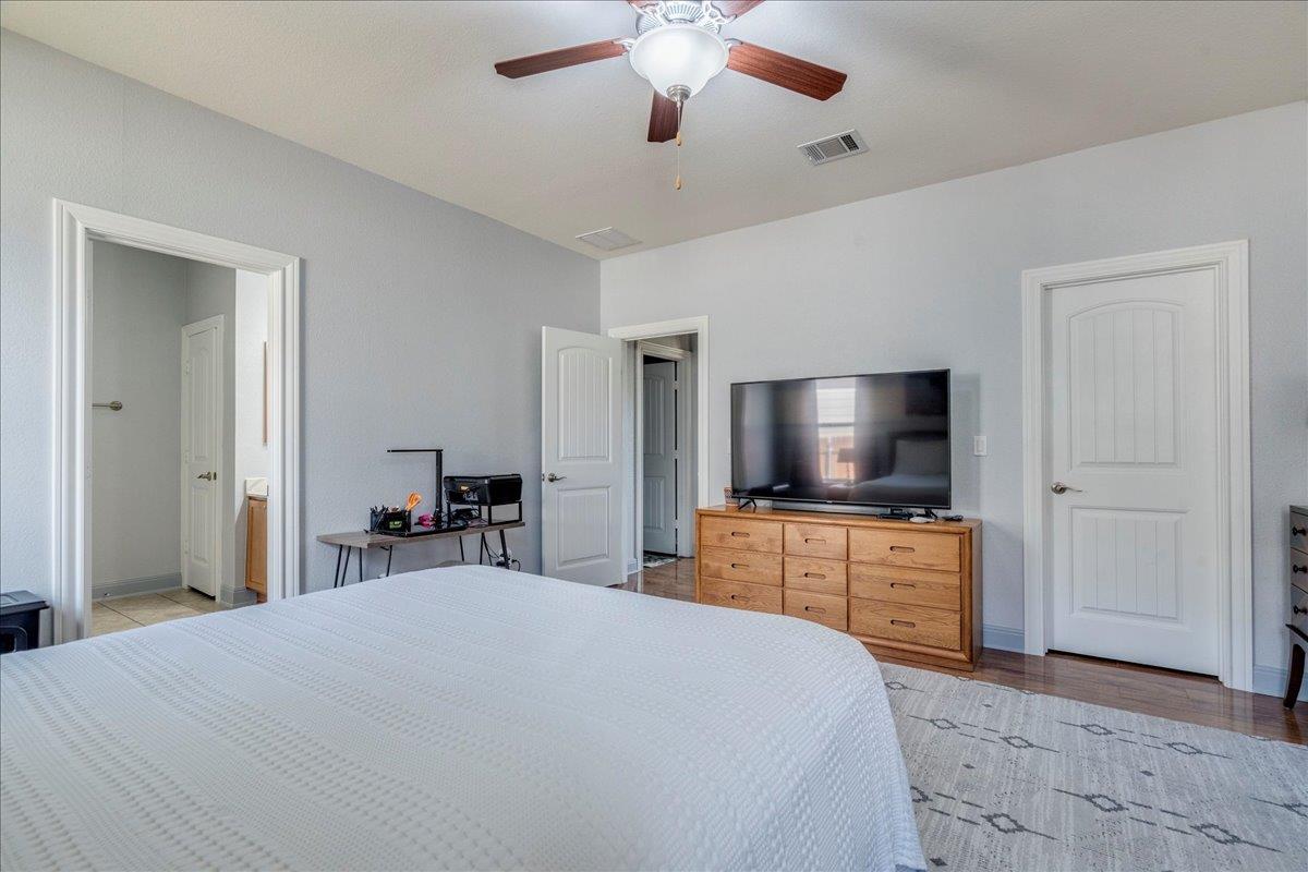212 Apricot Dr, Kyle, TX 78640