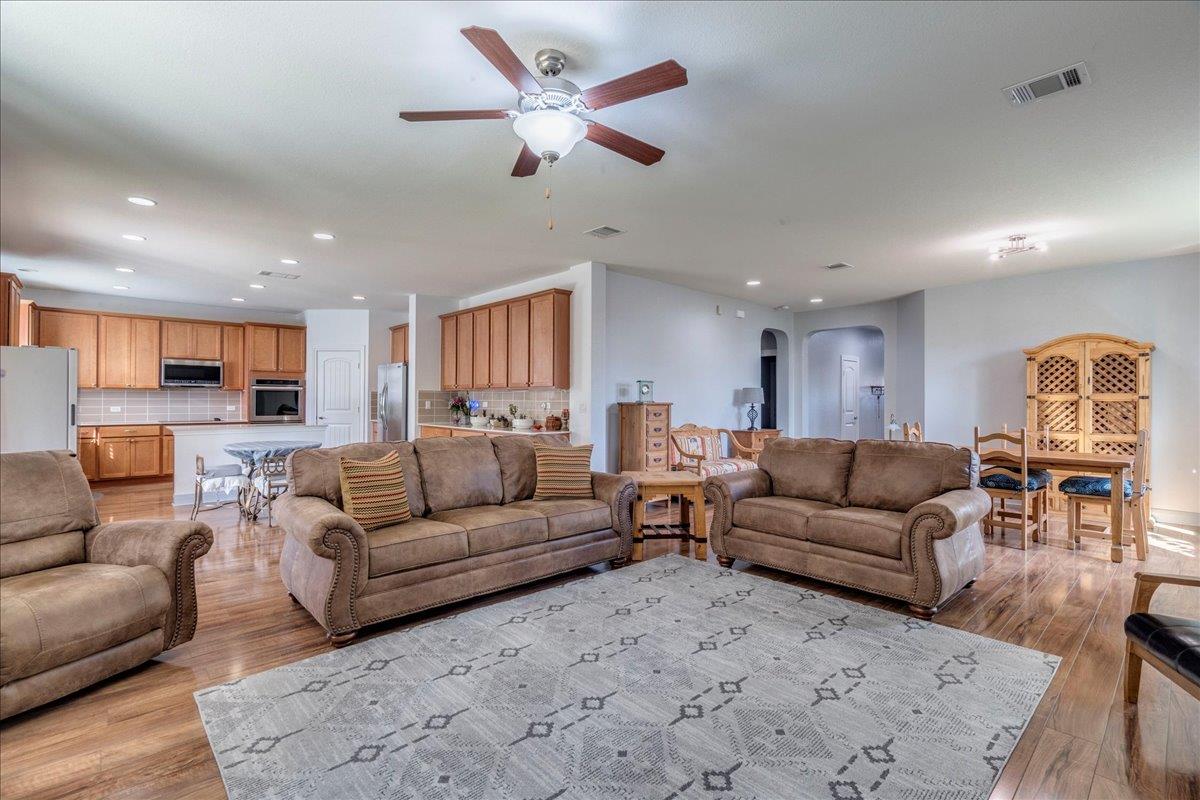 212 Apricot Dr, Kyle, TX 78640