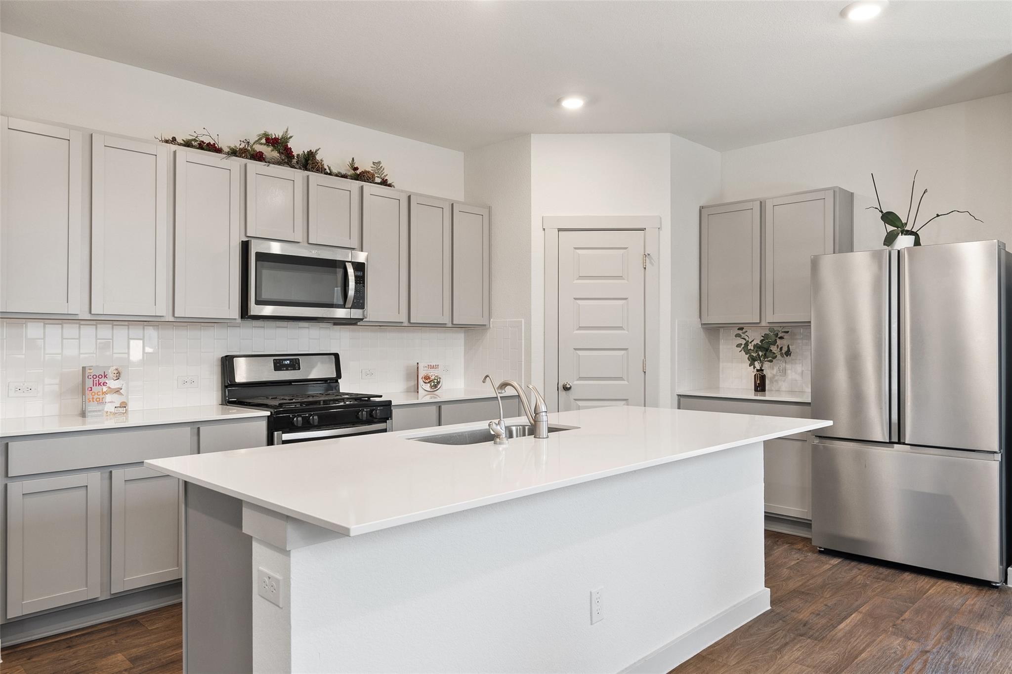 202 Barton Creek Ln, Hutto, TX 78634