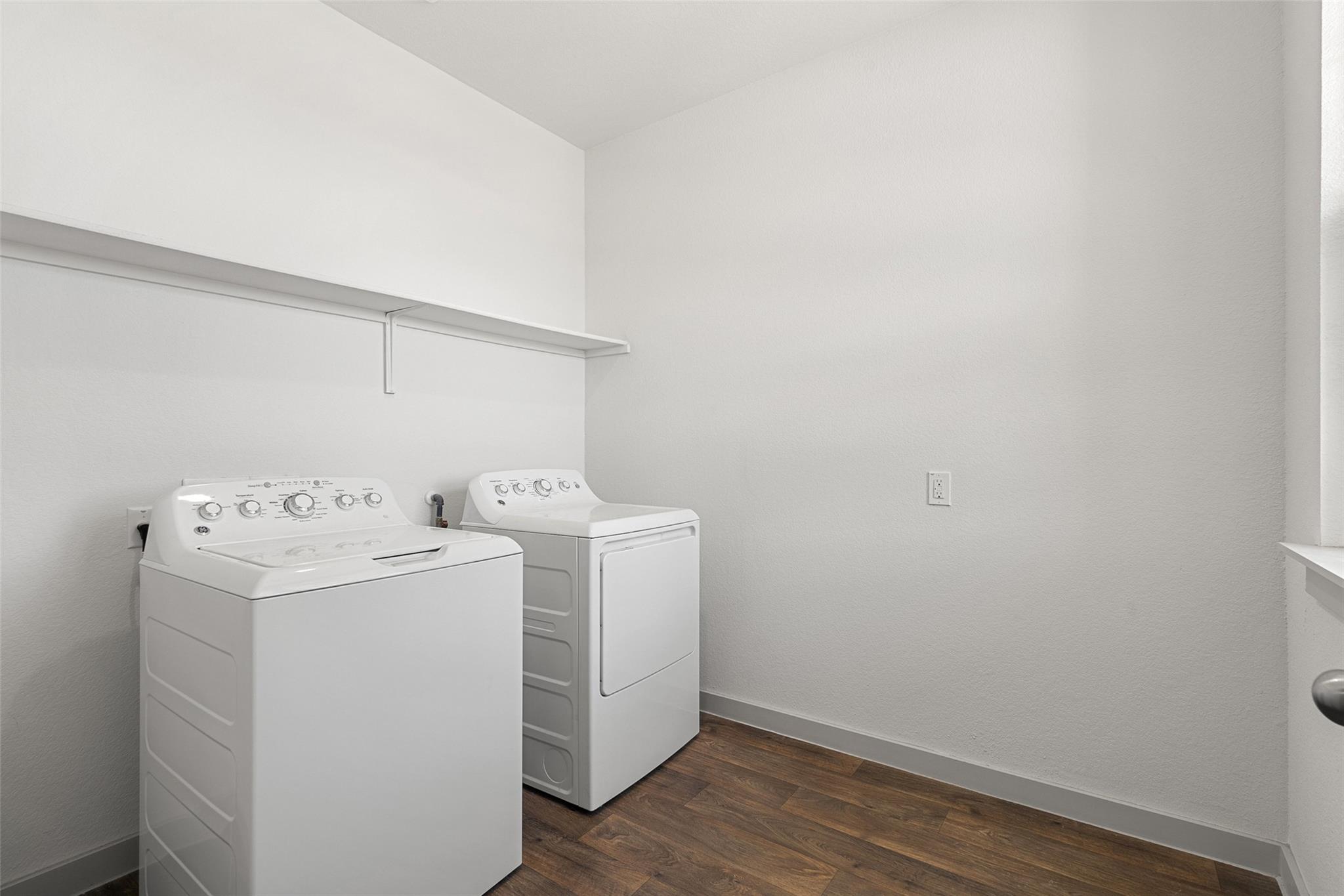 202 Barton Creek Ln, Hutto, TX 78634