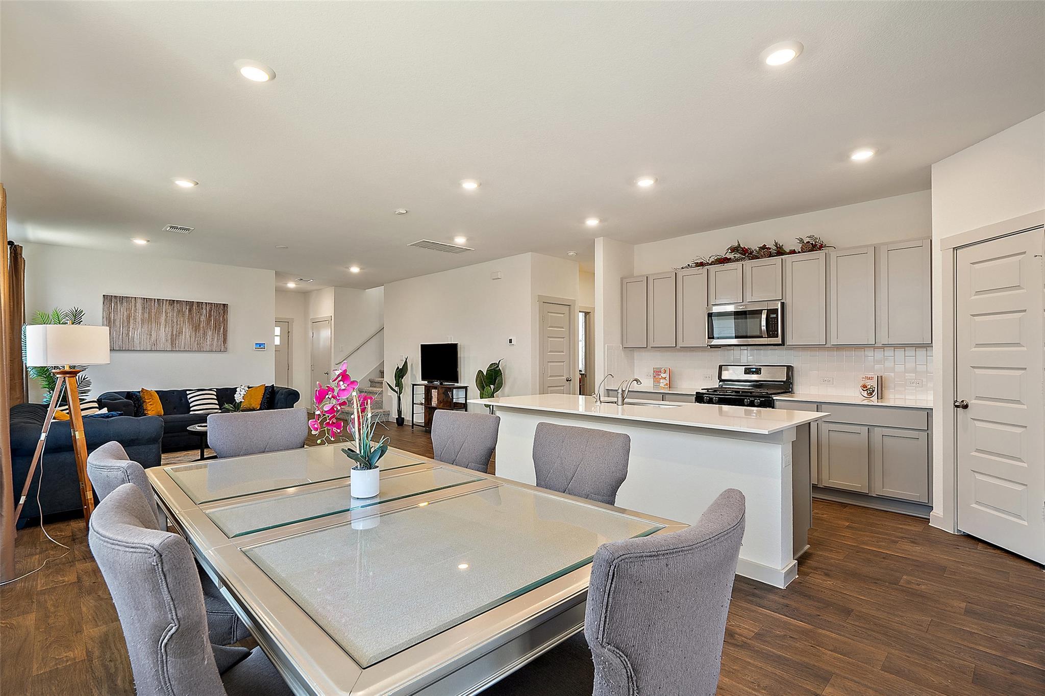 202 Barton Creek Ln, Hutto, TX 78634