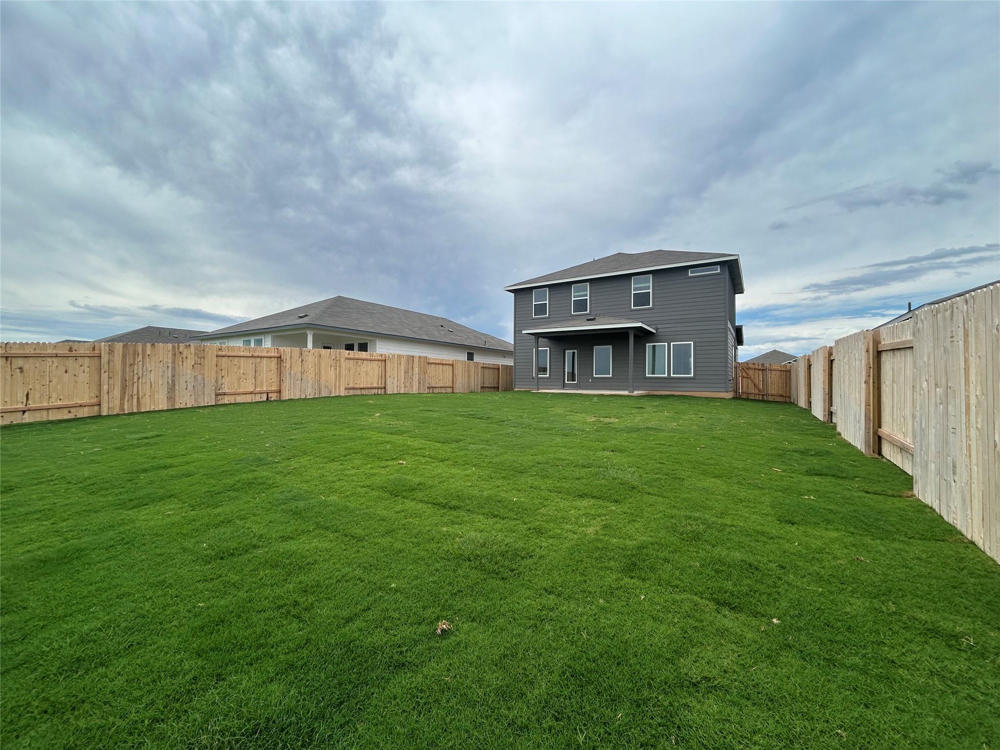 136 Honey Bee Rd, Jarrell, TX 76537