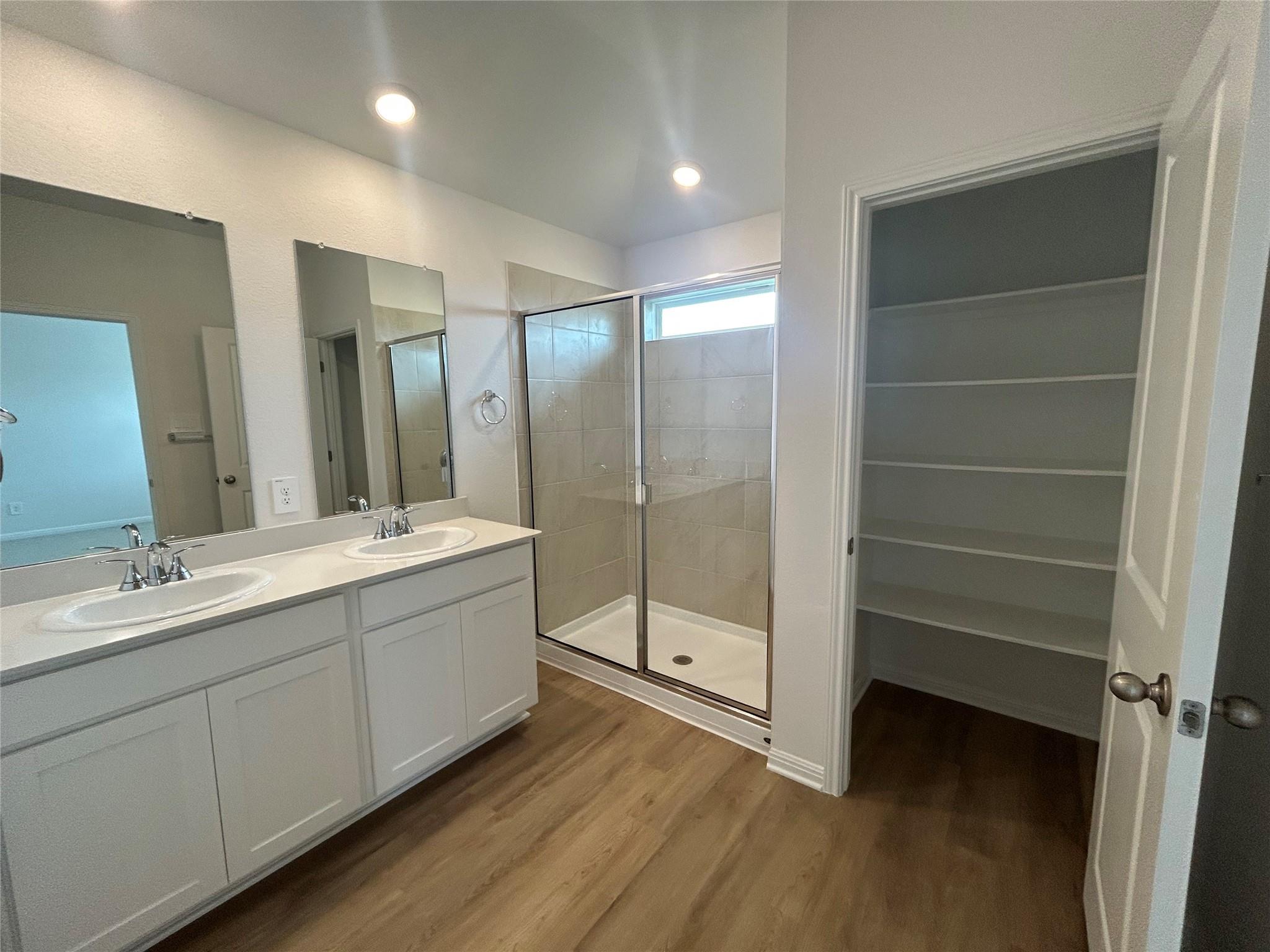 136 Honey Bee Rd, Jarrell, TX 76537