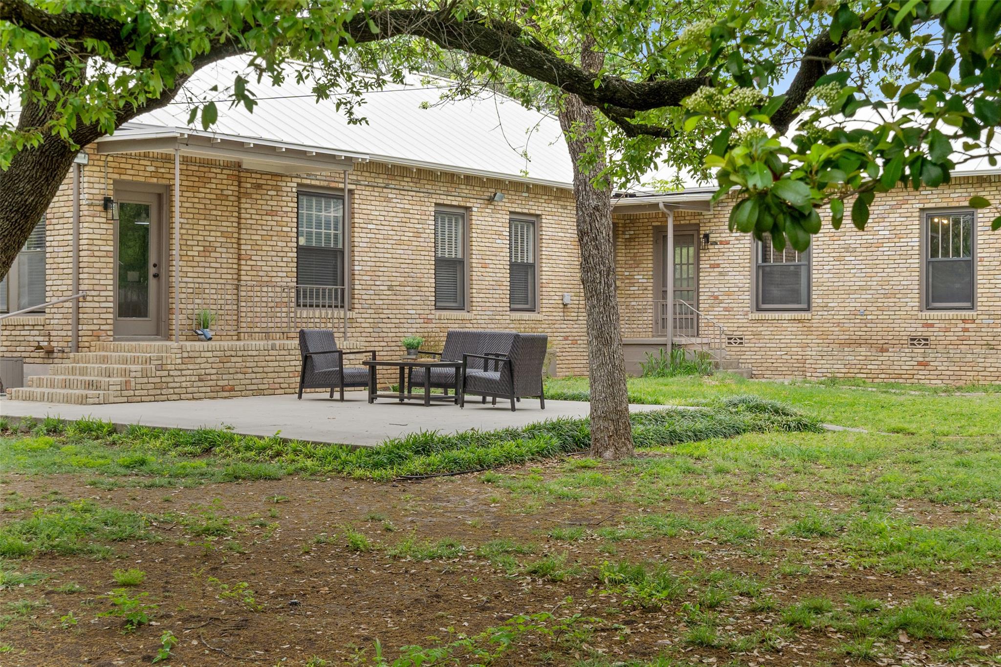 208 W 5th St, Lampasas, TX 76550
