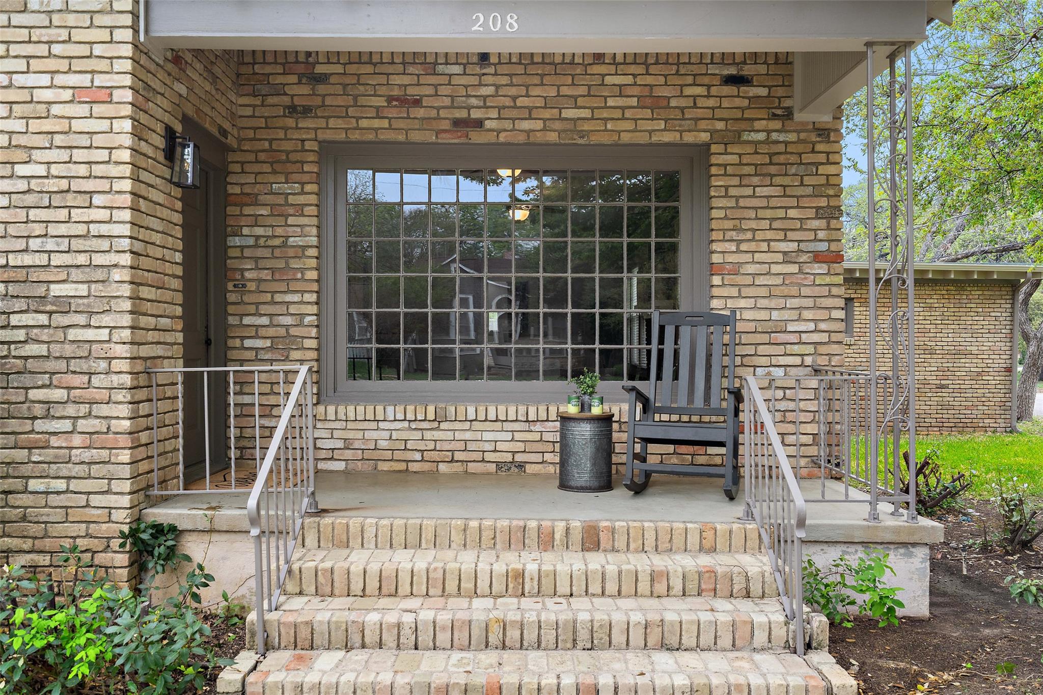 208 W 5th St, Lampasas, TX 76550
