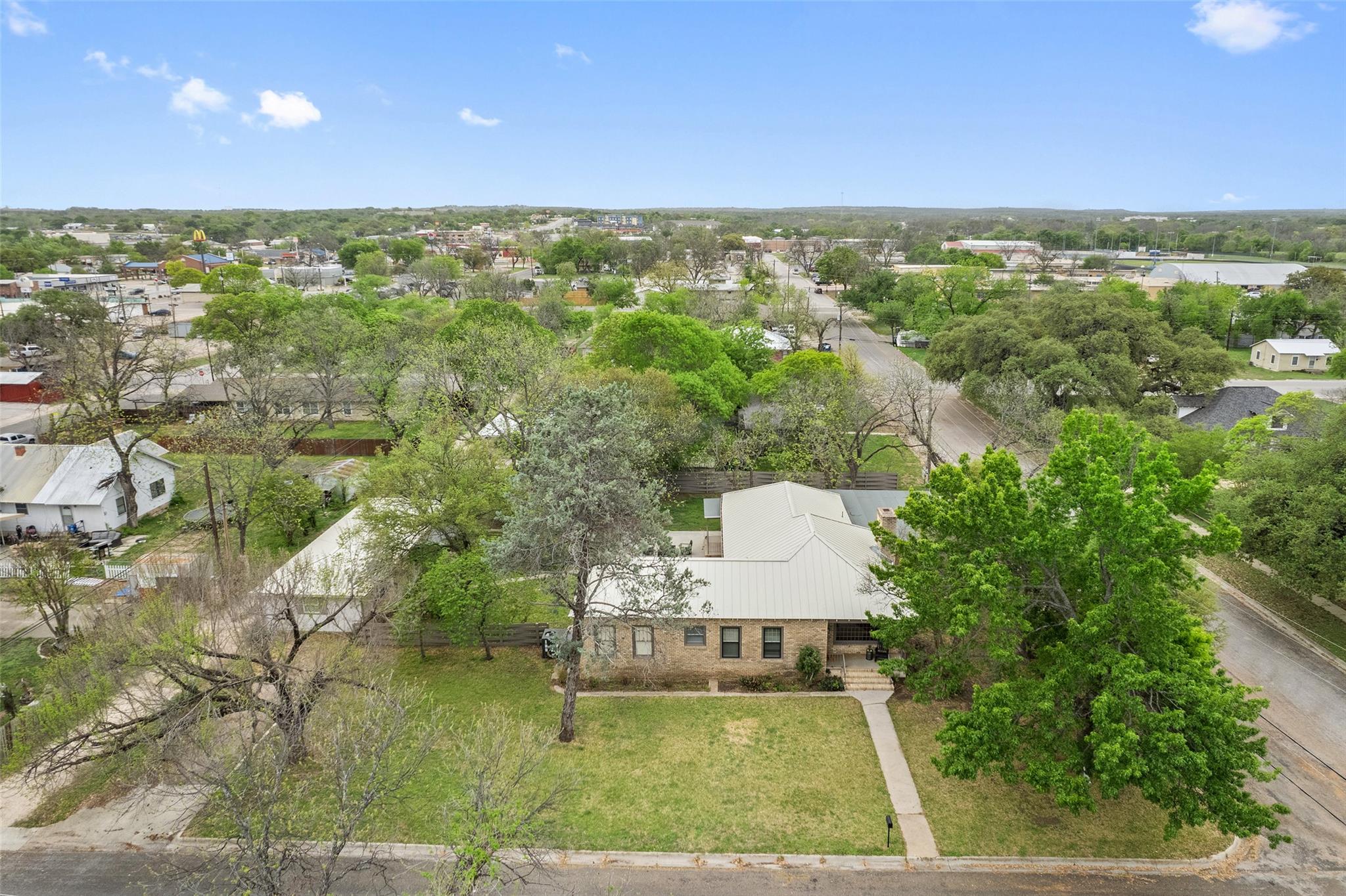 208 W 5th St, Lampasas, TX 76550