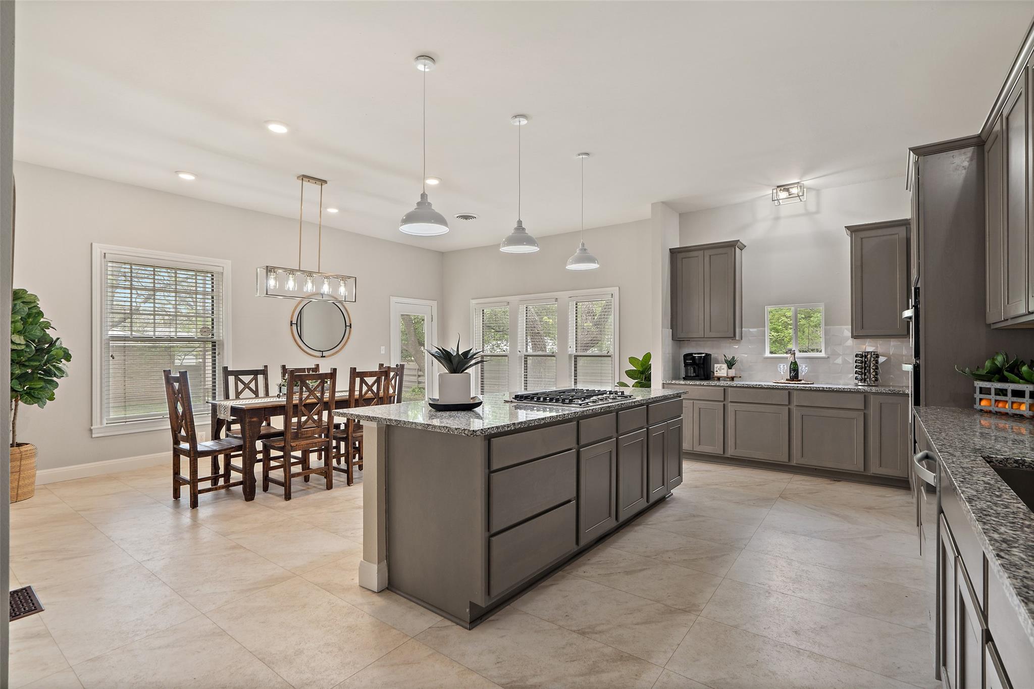208 W 5th St, Lampasas, TX 76550