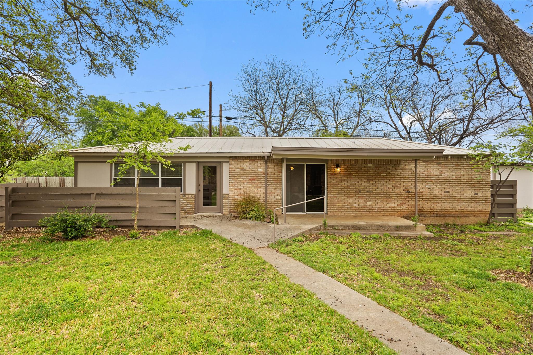 208 W 5th St, Lampasas, TX 76550