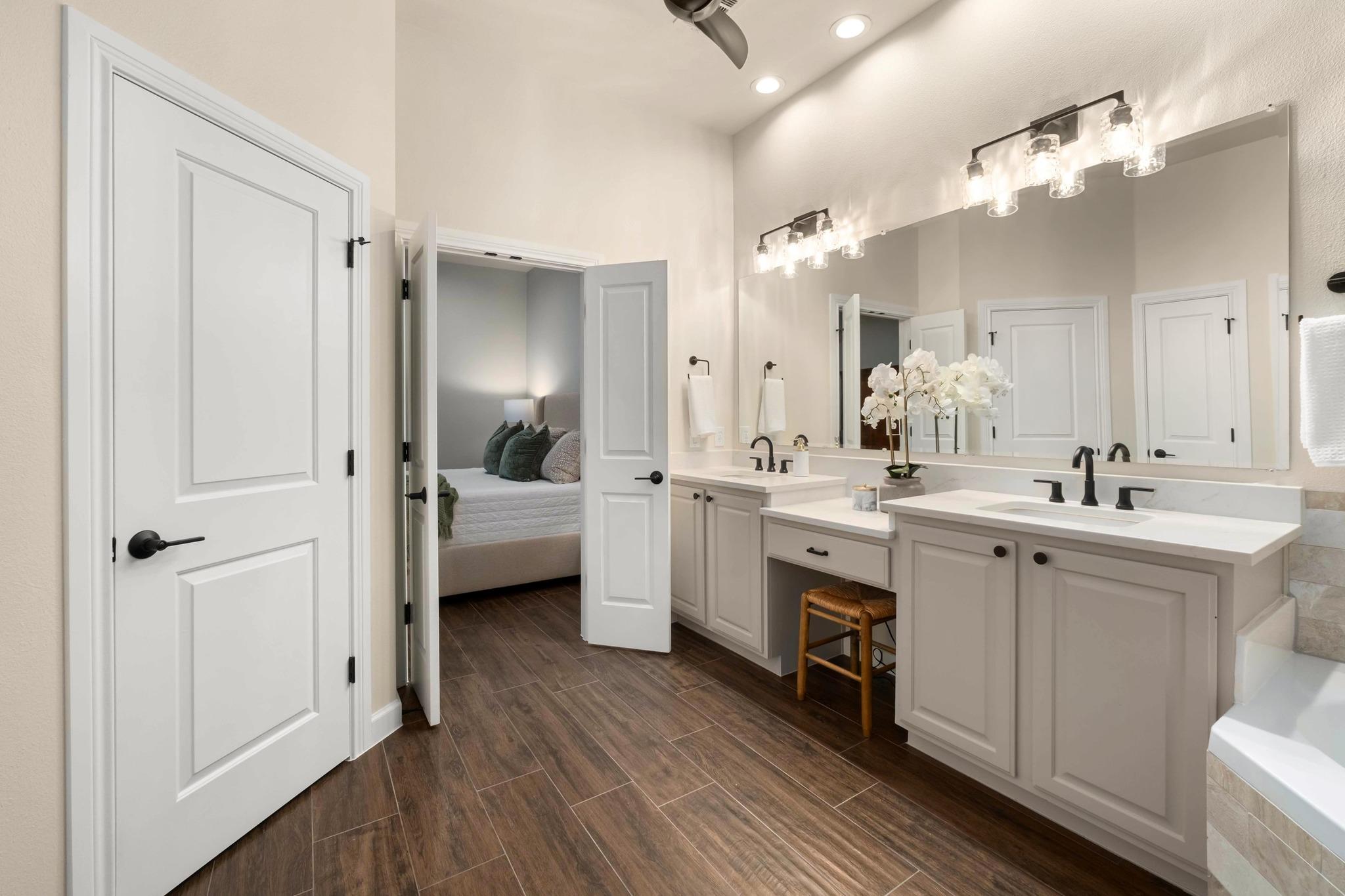 7800 Southwest Pkwy # 1010, Austin, TX 78735