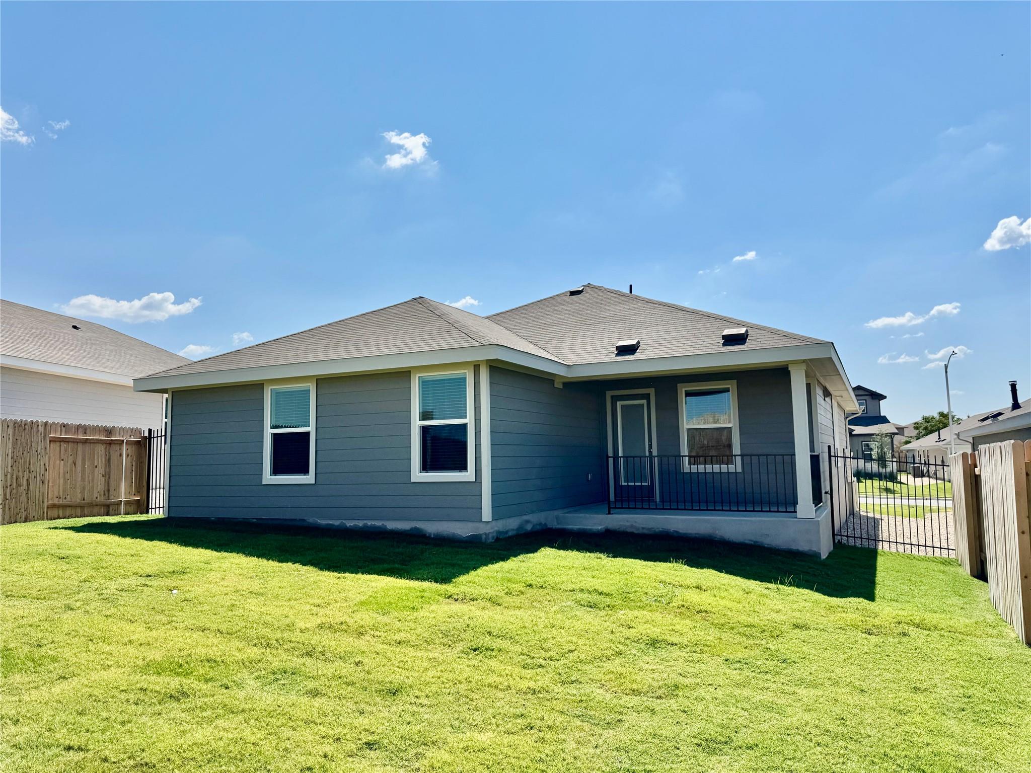 5008 Hazelnut Ln, Del Valle, TX 78617