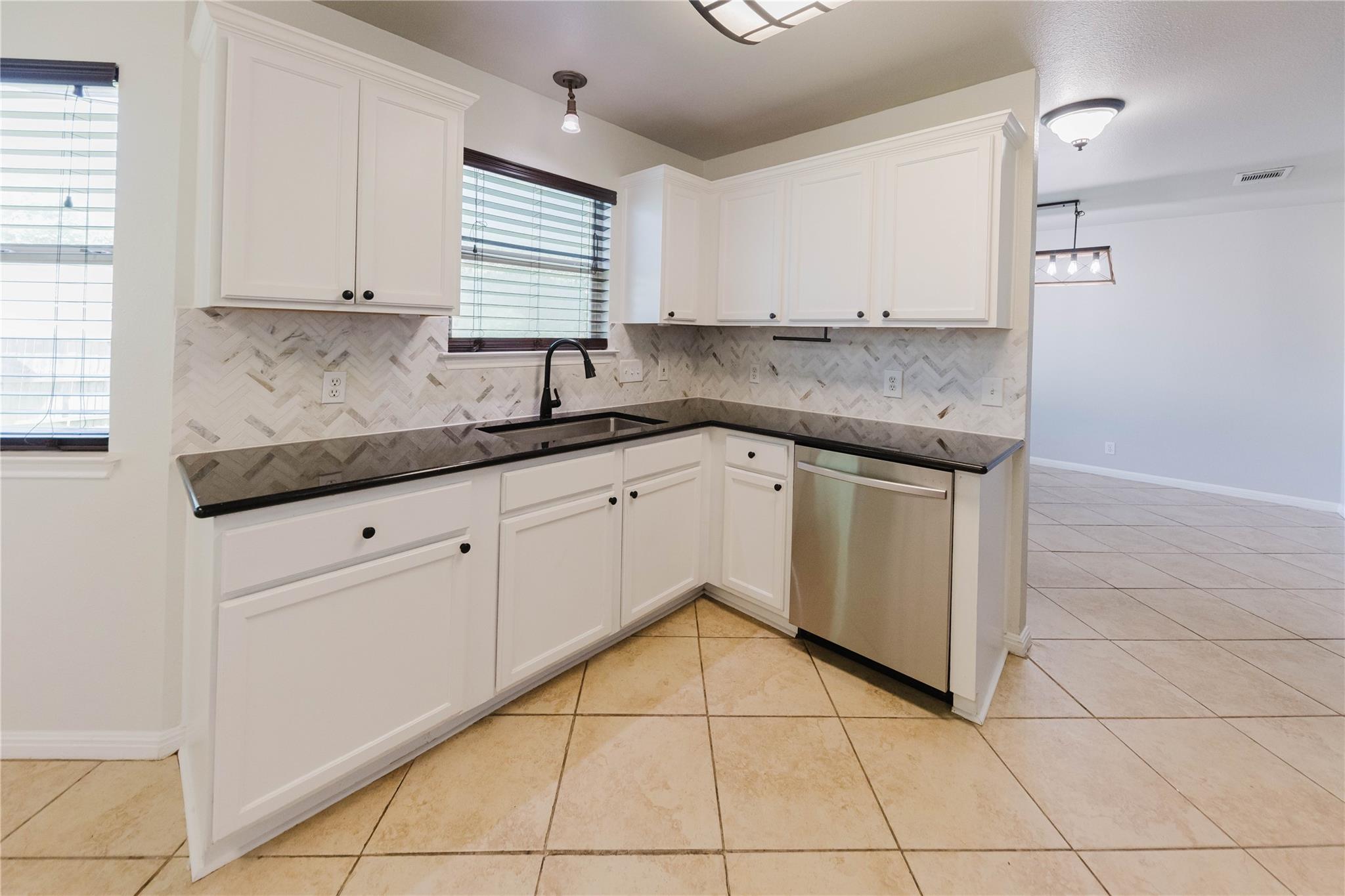 115 Hummingbird Ct, Cedar Creek, TX 78612