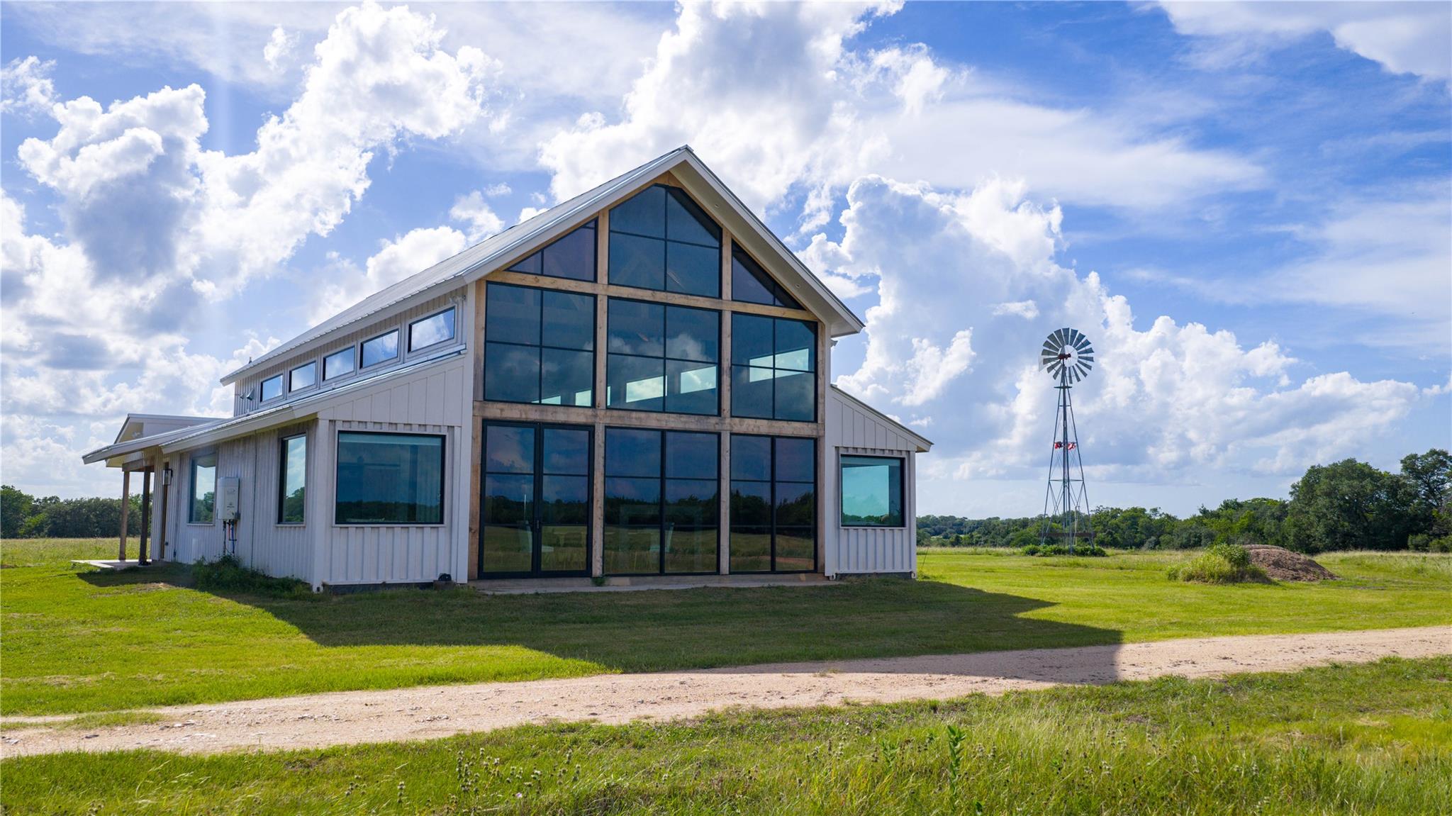 2094 Zimmerscheidt, New Ulm, TX 78950
