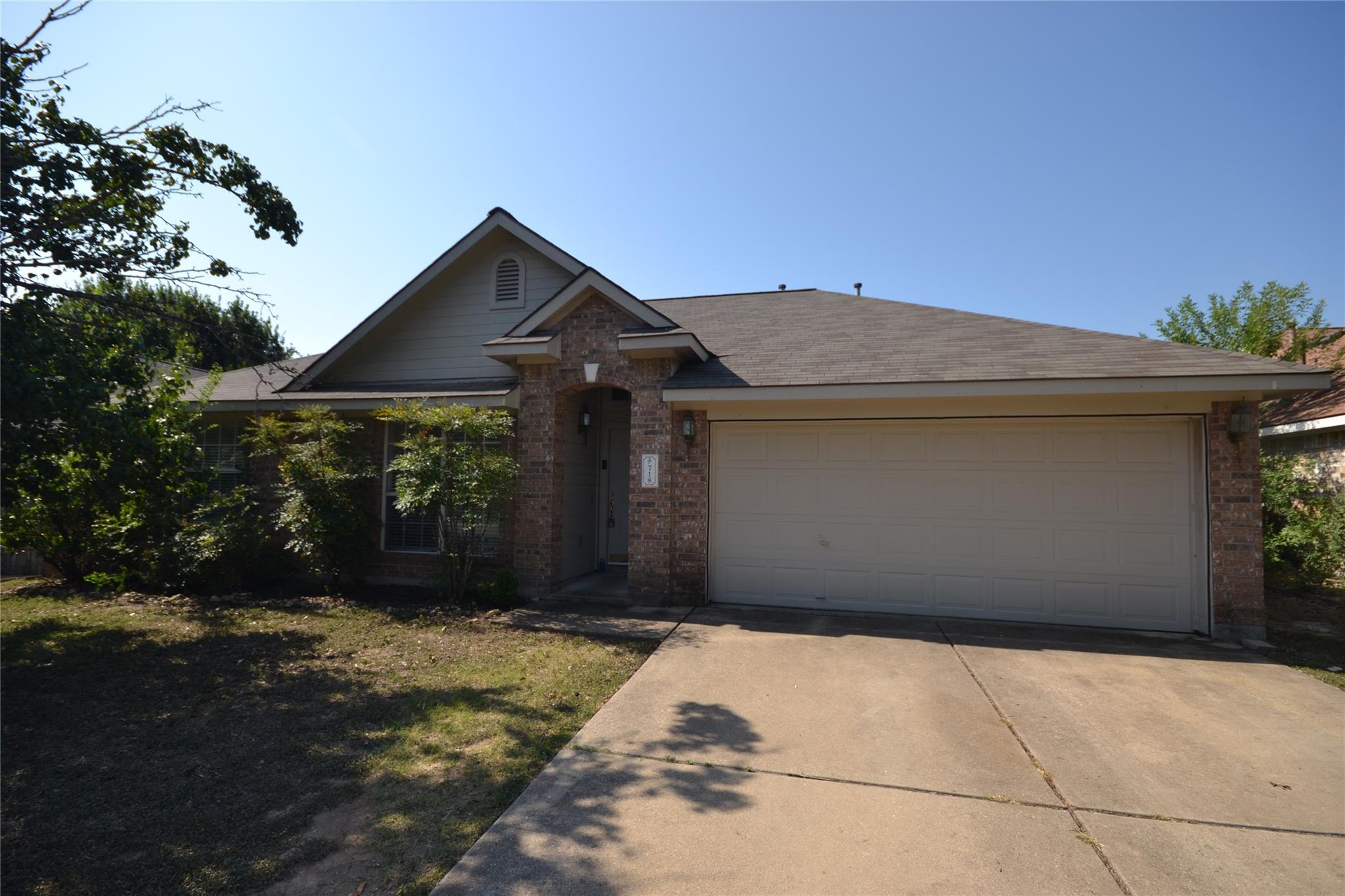 718 Meadow View Dr, Leander, TX 78641