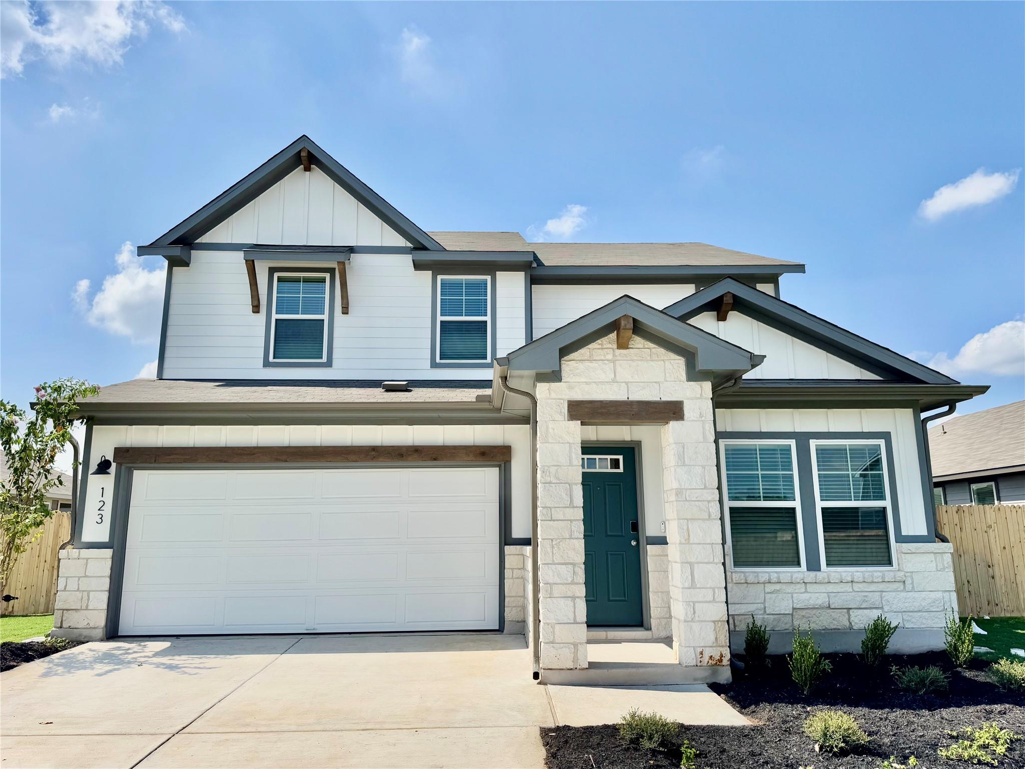 123 Boondoggle Rdg, Cedar Creek, TX 78612