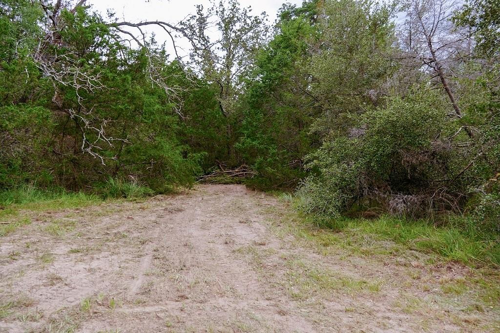 550 N Raymond Rd, La Grange, TX 78945