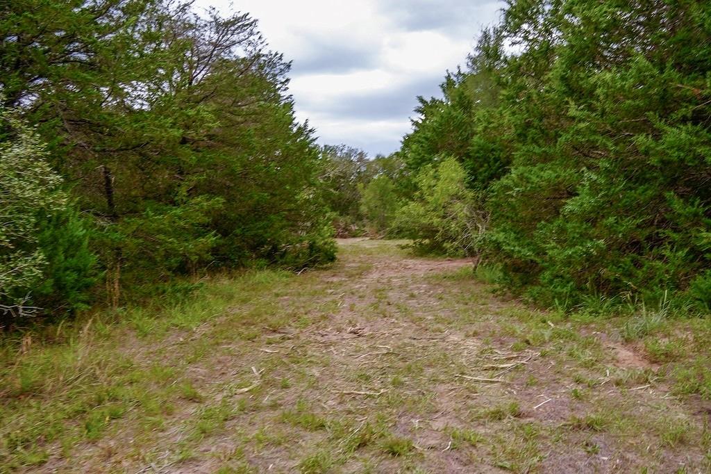 550 N Raymond Rd, La Grange, TX 78945