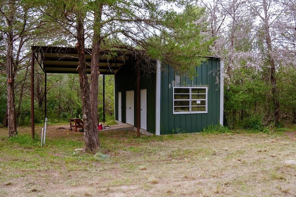 550 N Raymond Rd, La Grange, TX 78945