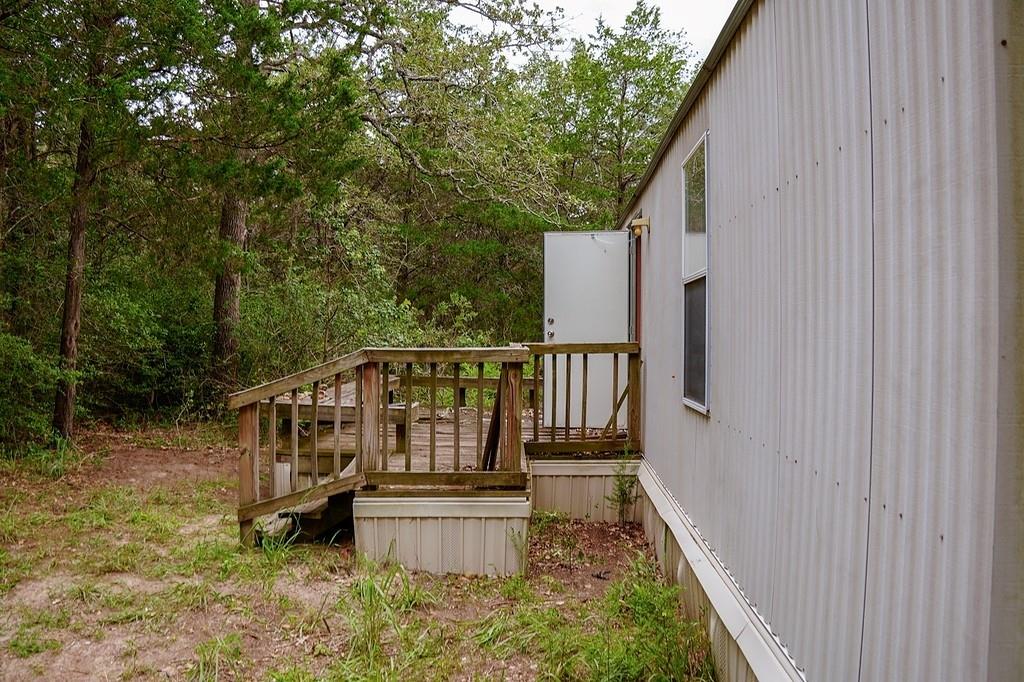 550 N Raymond Rd, La Grange, TX 78945