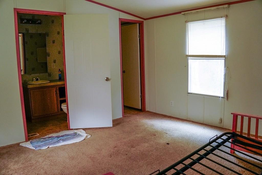 550 N Raymond Rd, La Grange, TX 78945