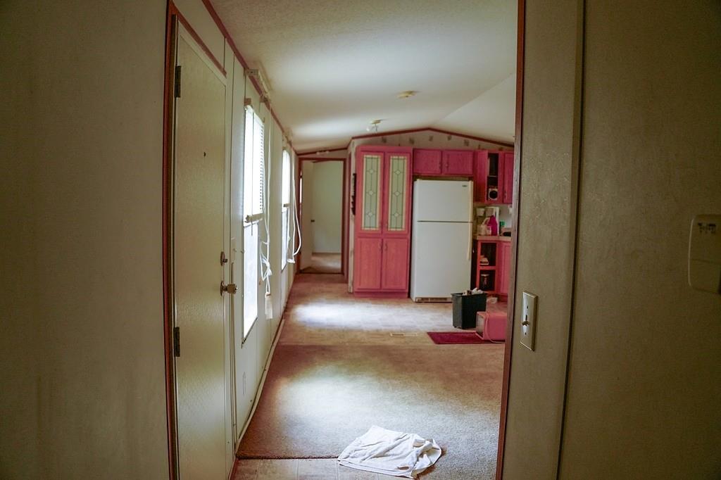 550 N Raymond Rd, La Grange, TX 78945