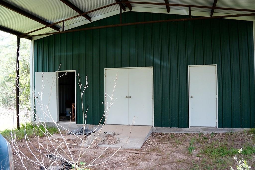 550 N Raymond Rd, La Grange, TX 78945