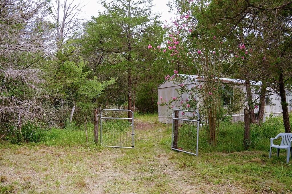 550 N Raymond Rd, La Grange, TX 78945