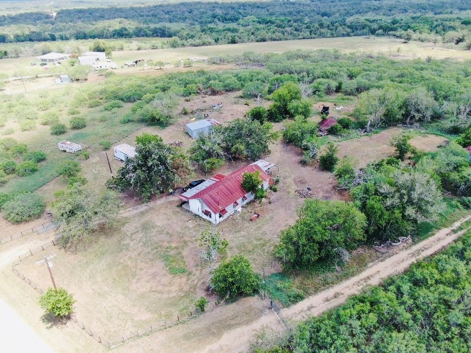 1194 Track Rd, Red Rock, TX 78662